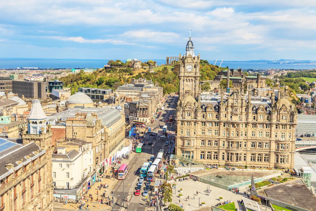 Princes Street Princes Street - das schlagende Herz von Edinburgh und ein Muss bei Ihrem Edinburgh Urlaub