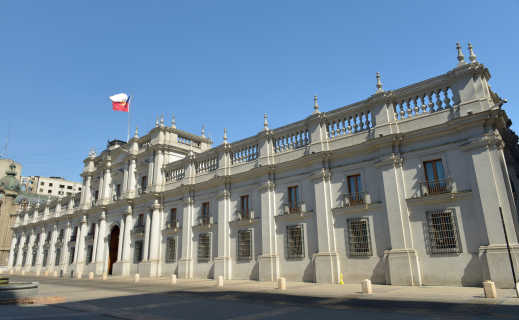 Découvrez le siège de la présidence du Chili La Moneda pendant votre voyage au Chili.