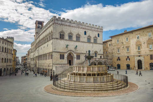 Fontana Maggiore on Piazza IV Novembre in Perugia, Umbrien, Italien