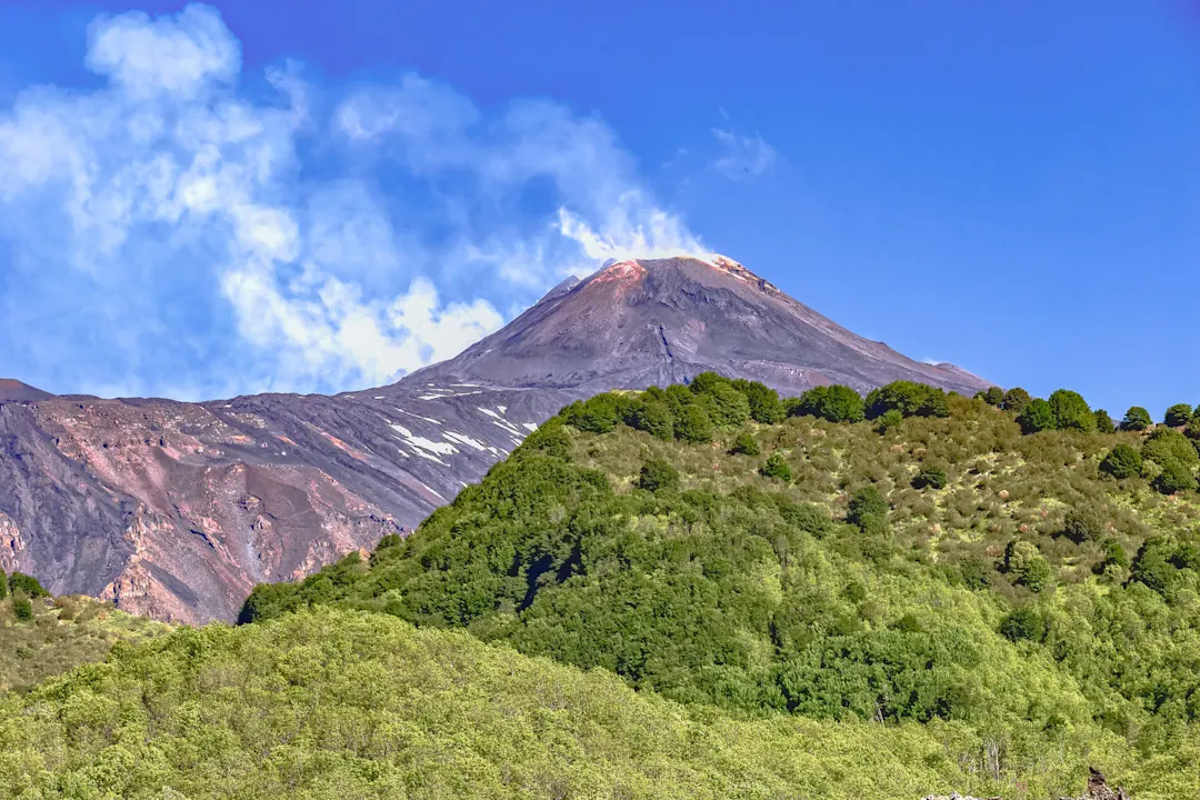 Blick auf den Vulkan Ätna in Sizilien

