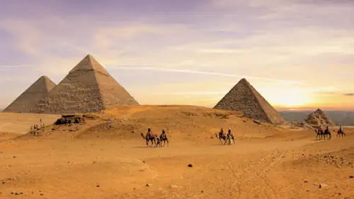 Herrlicher Blick auf die Pyramiden von Gizeh in Kairo, Ägypten.