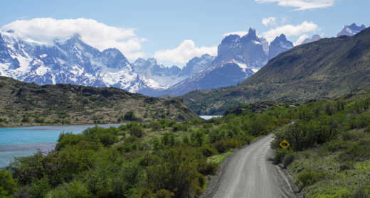 Eine Straße im Torres del Paine Nationalpark, Patagonien, Argentinien. 
