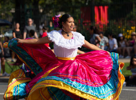Si vous êtes en voyage en Colombie entre mars et avril, vous aurez la chance d'assister au Festival Iberoamericano. Un événement festif et coloré qui se déroule dans les rues de Bogota.