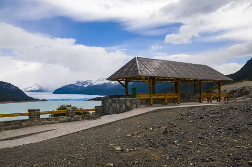 Aufnahme einer Holzhütte vor dem Gletschernationalpark
