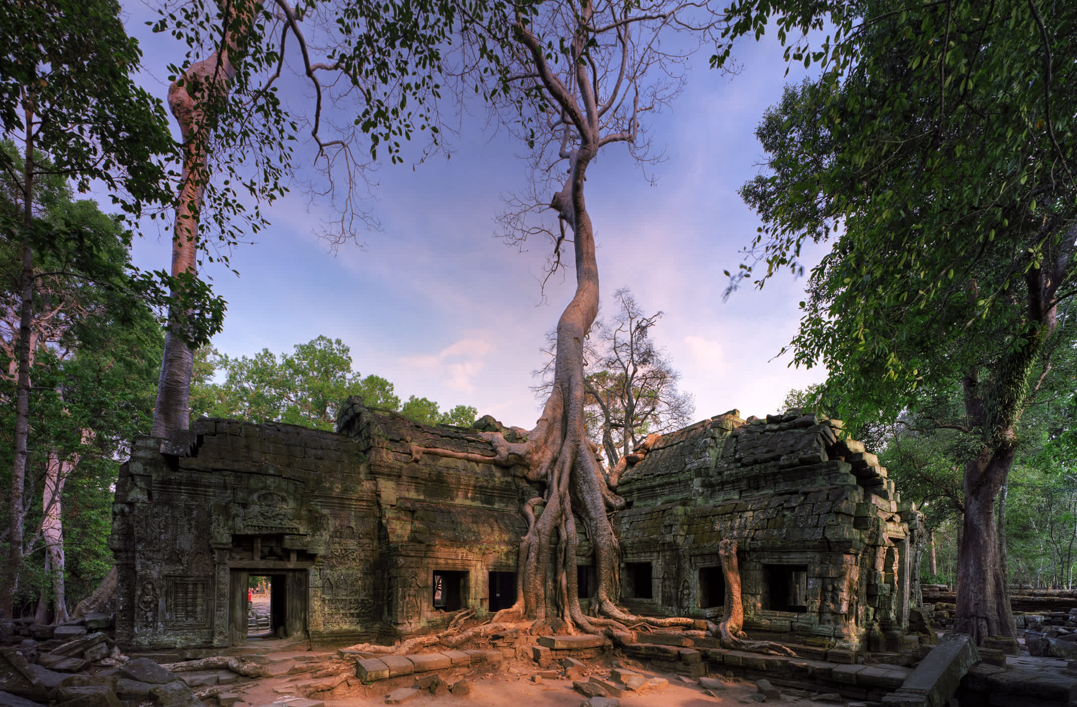 Temple Ta Prohm avant le coucher du soleil, province de Takeo, Cambodge.

