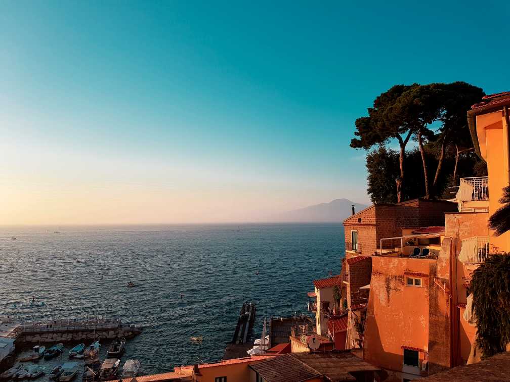 Geniet van prachtige baaien en uitzichten tijdens een vakantie in Sorrento