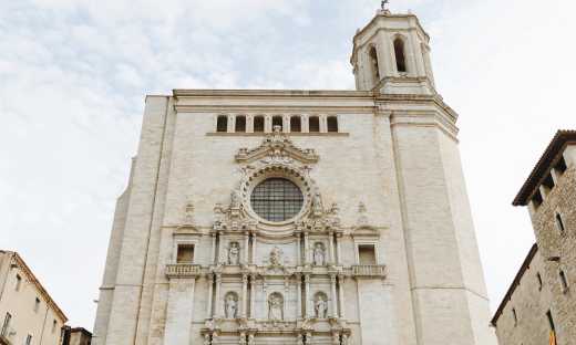 Blick auf die Kathedrale von Girona - ein Muss bei einer Reise nach Girona 