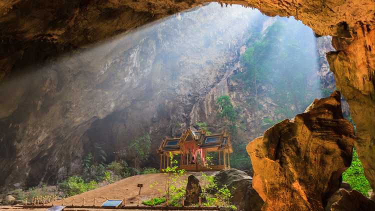 Pavillon in der Phraya-Nakhon-Höhle in der Nähe von Hua Hin Thailand