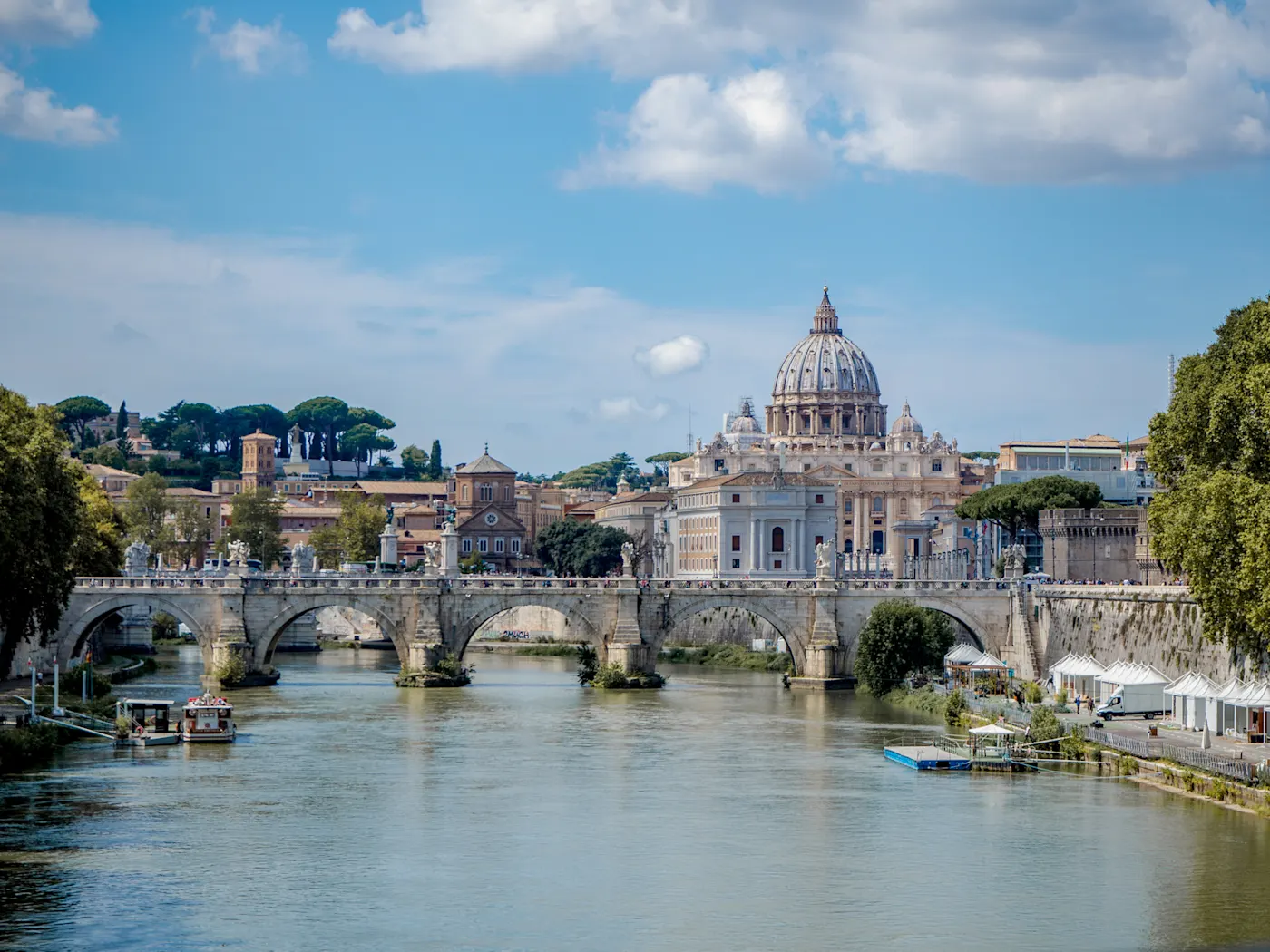 Ein Panoramafoto von Rom in Italien.