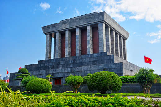 Visitez le célèbre Mausolée d'Ho Chi Minh pendant votre voyage à Hanoï.