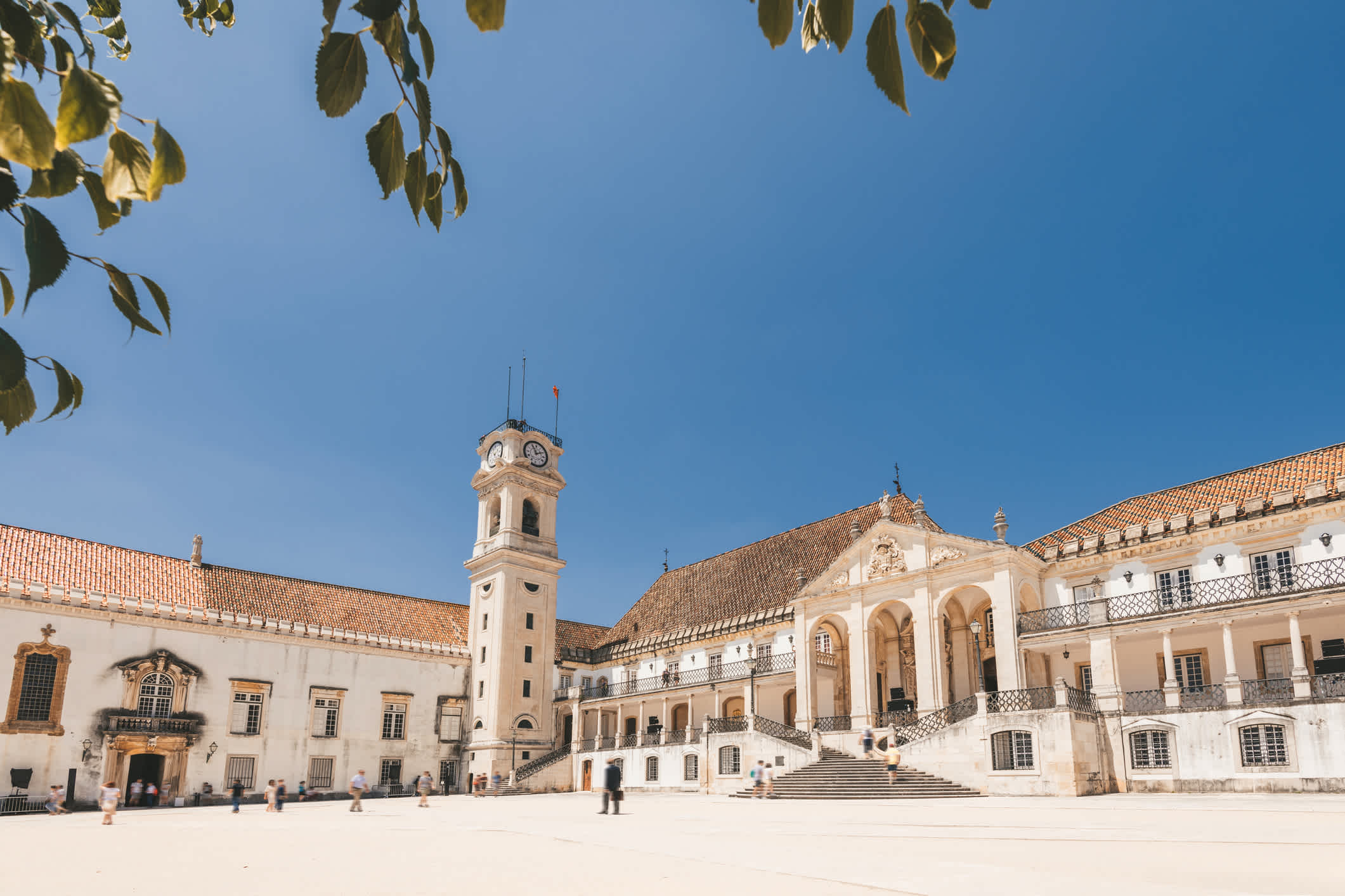Hauptplatz der historischen Universität Coimbra