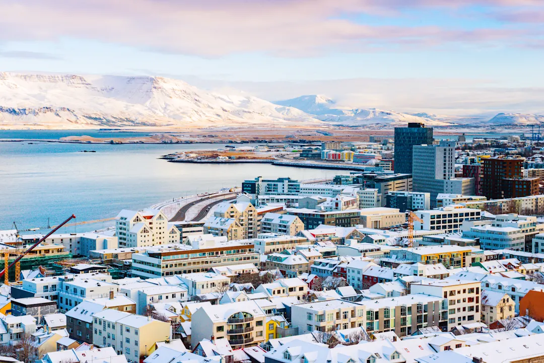 Blick auf die Innenstadt von Reykjavik Island an Wintermorgen.

