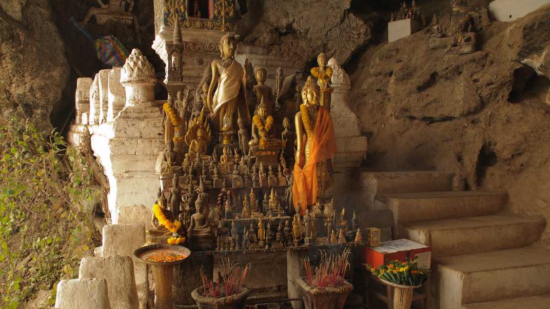 Buddhafiguren in der Pak-Ou Höhle in Laos