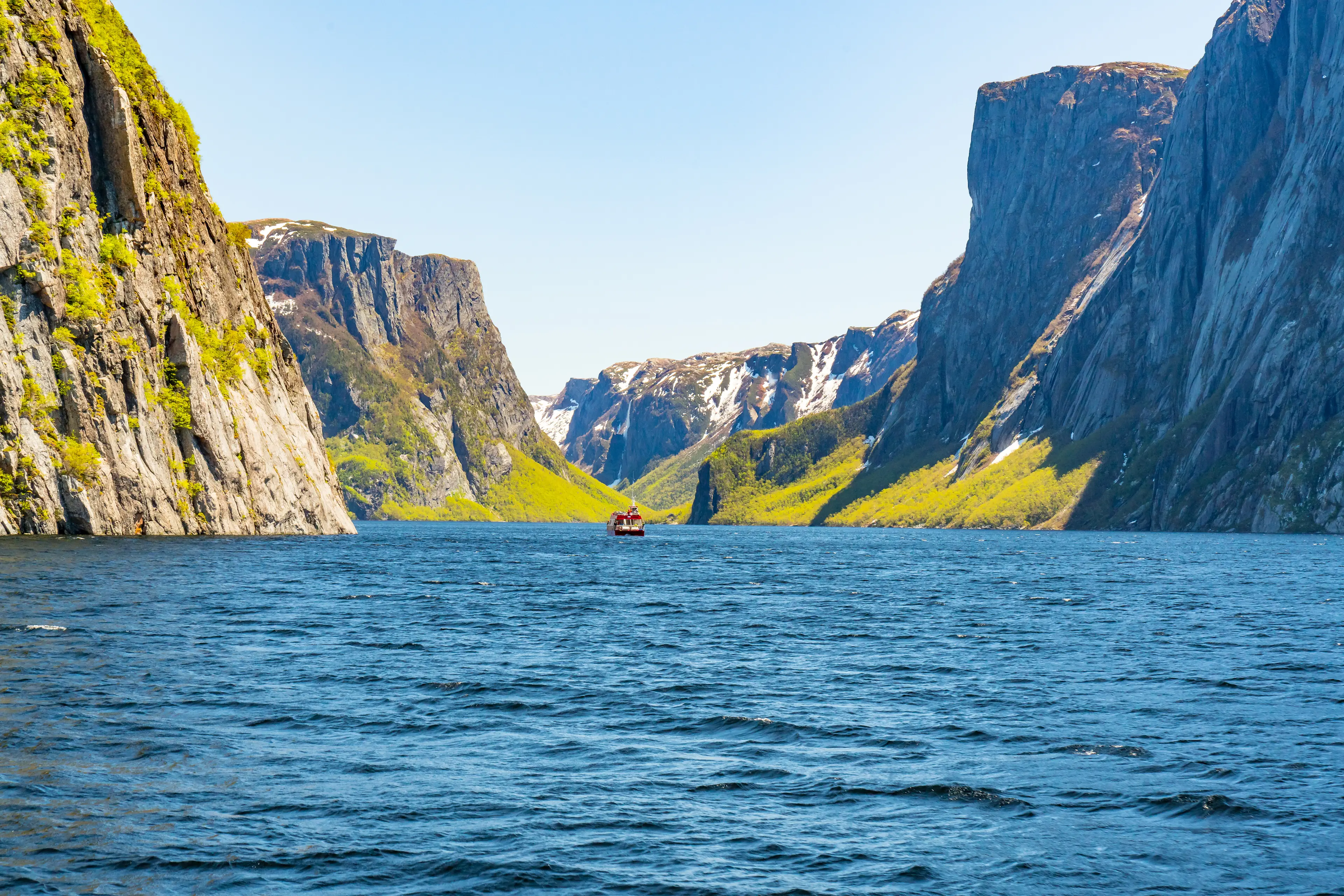 Kanada, Neufundland, Western Brook Pond Western Brook Pond umgeben von Fjorden und Klippen