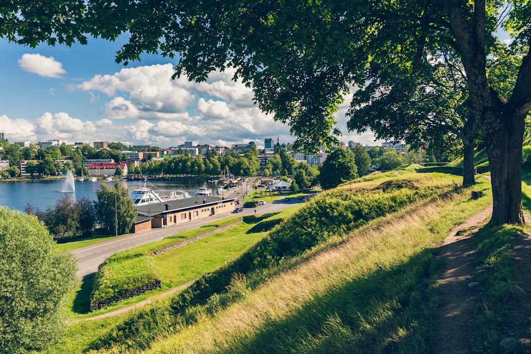 Blick auf die Innenstadt von Lappeenranta und die alte Festung
