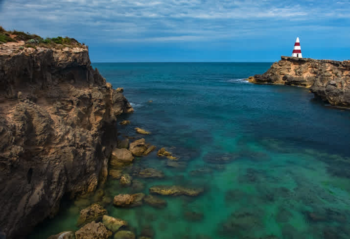 Visitez le charmant port de pêche de Robe pendant votre voyage en Australie et savourez les spécialités de poissons et de fruits de mer locales.