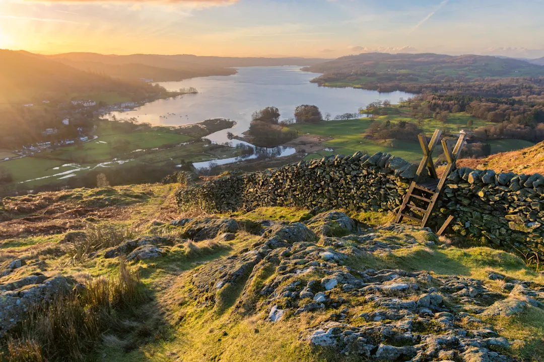 England Lake District Lake Windermere England Lake District Lake Windermere bei Sonnenaufgang