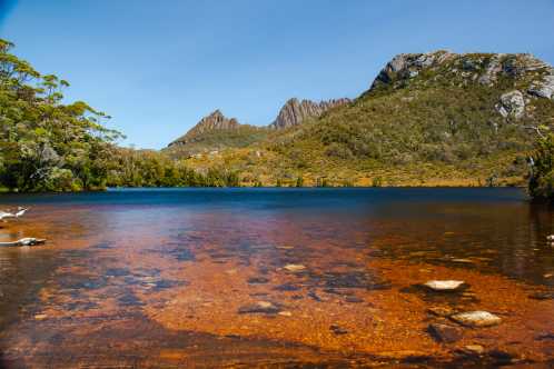 Profitez des parcs naturels préservés de la Tasmanie pendant votre autotour en Australie et découvrez le Cradle Mountain-Lake.
