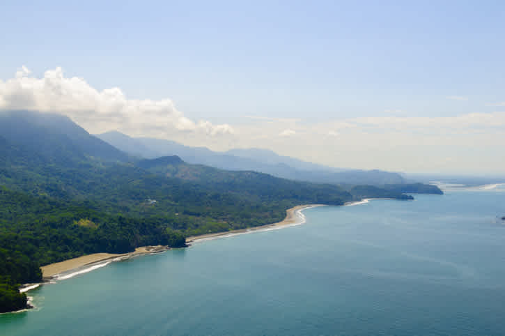 Offrez-vous un moment de détente sur les plages idylliques de la Costa Ballena, à proximité du village balnéaire de Dominical,  lors de vos vacances au Costa Rica