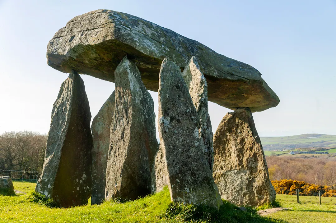 Großbritannien, Pembrokeshire Coast, Pentre Ifan Pentre Ifan prähistorische megalithische Steingrabkammer im Pembrokeshire Coast Nationalpark, Wales, Großbritannien.