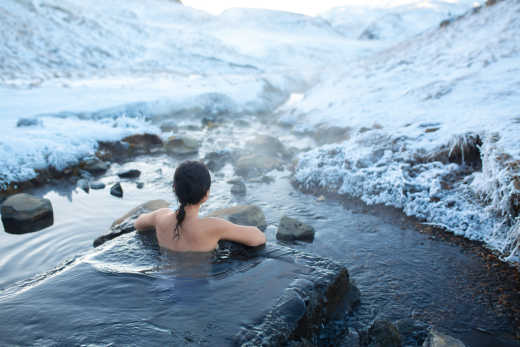Découvrez les nombreuses sources chaudes naturelles d'Islande pour un moment détente pendant votre voyage en Islande.