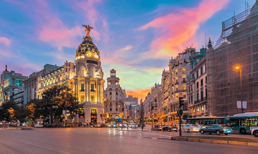 Madrid City Skyline Gran via Straße Twilight, Spanien