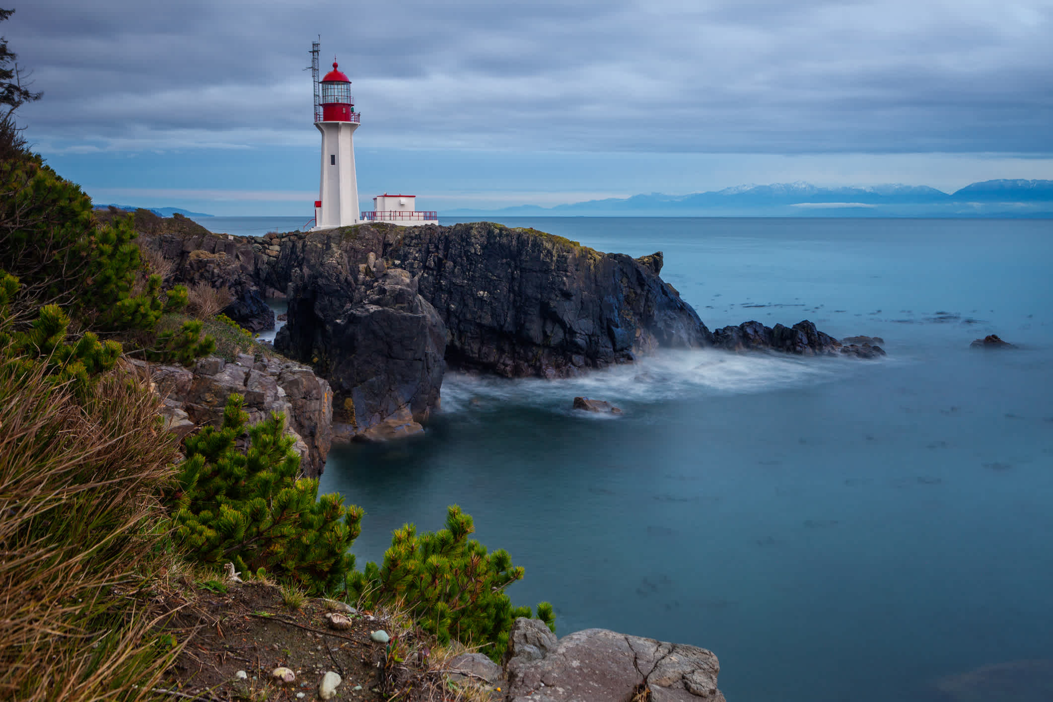 Le phare de Sooke sur l'île de Vancouver, en Colombie-Britannique, au Canada.
