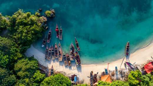 Vue aérienne de la côte aquatique de Zanzibar, Tanzanie.
