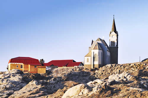 L'église du Rocher est considérée comme le symbole de la ville de Lüderitz en Namibie.