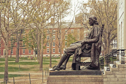 John-Harvard-Statue an der Harvard-Universität in Cambridge, Massachusetts