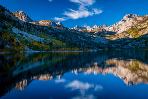 Faites une excursion au Lac Sabrina pendant votre séjour au Kings Canyon aux États-Unis.