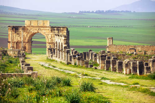 Ruinen der römischen Stadt Volubilis in der Nähe von Meknes, in Marokko