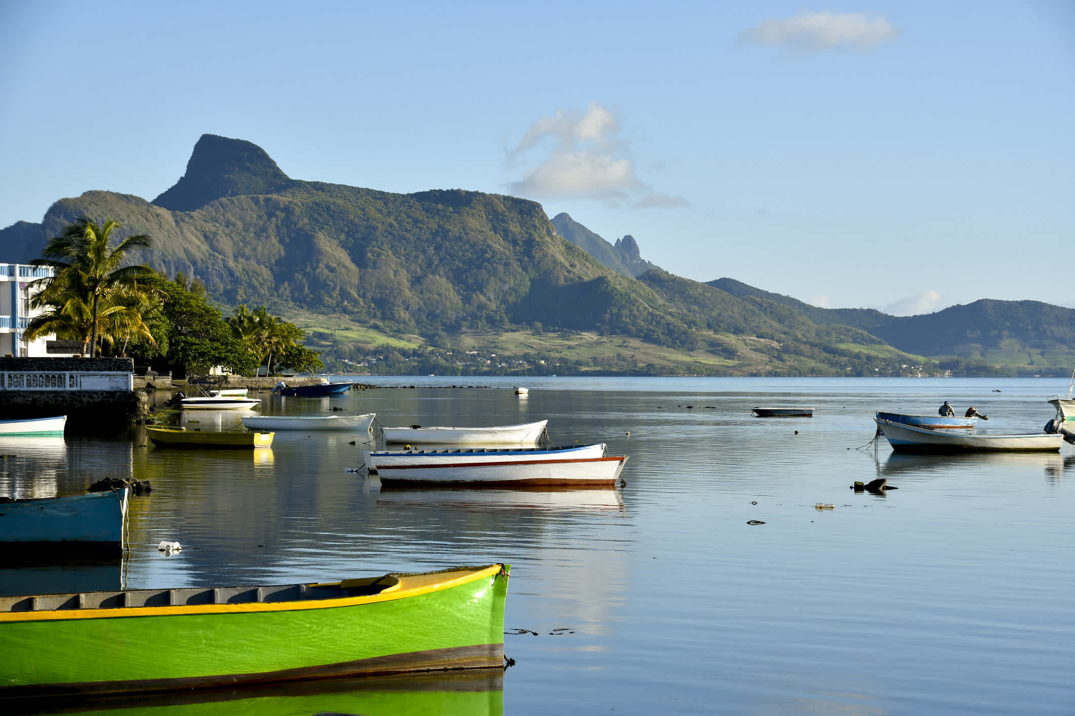 Segelboote in der Lagune vor Mountain Lion, Mahebourg Lagune, Mauritius.