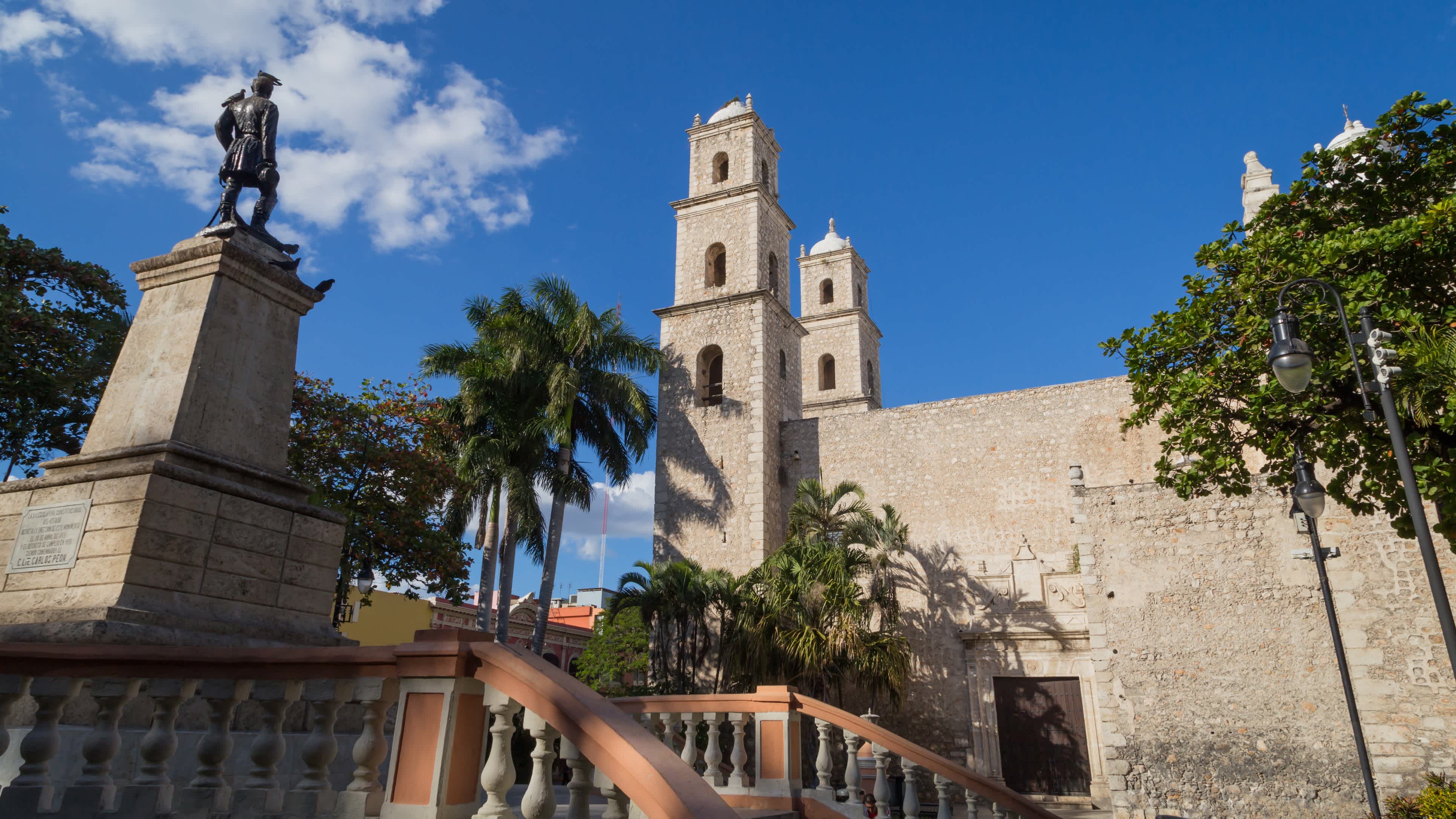 Vue extérieure de l'impressionnante Cathédrale de San Ildefonso à Merida, Mexique.