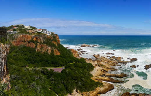 De kustlijn van de Knysna Heads in Zuid-Afrika