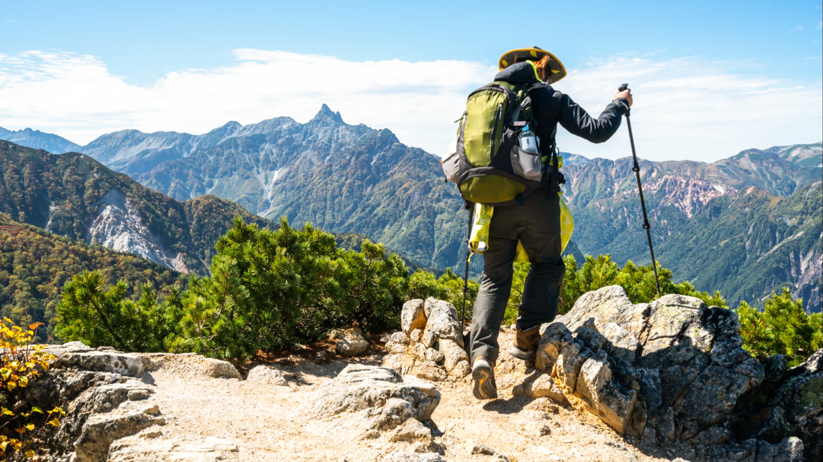 Wanderer in den Bergen der nördlichen Japanischen Alpen, Nagano, Japan.