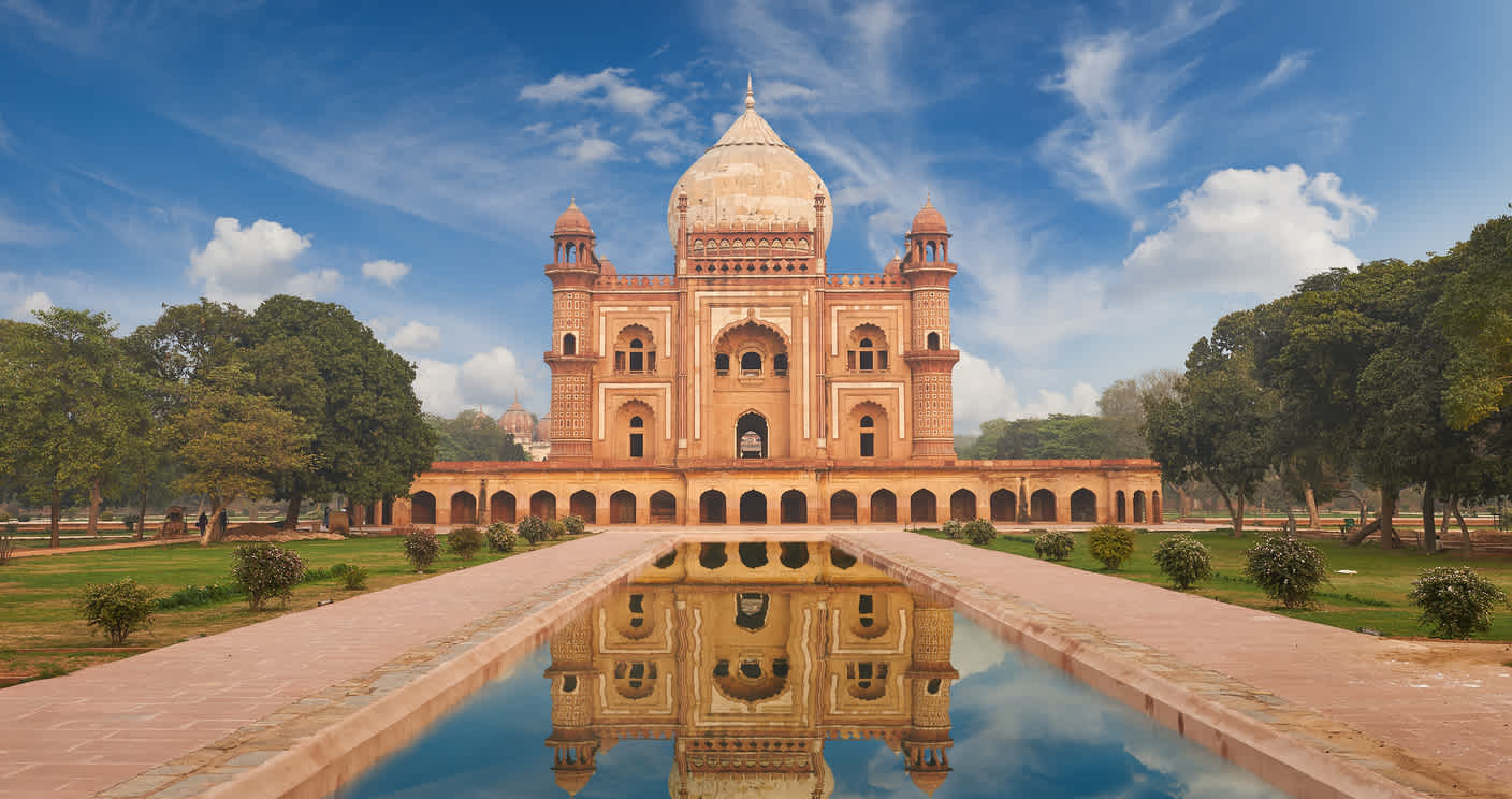 Besuchen Sie während Ihrer Reise nach Neu-Delhi erstaunliche Tempel wie den Humayun-Tempel.