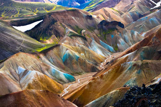 Vue sur les montagnes colorées de la réserve naturelle de Fjallabak, Landmannalaugar, Islande.

