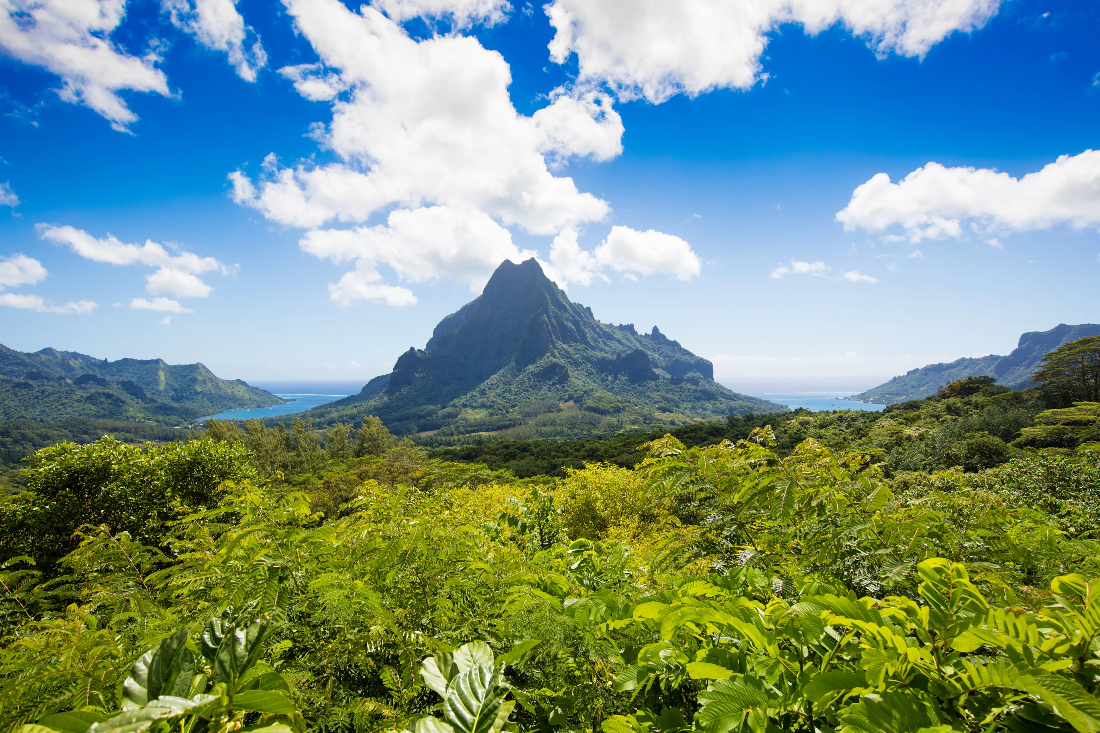 Französisch-Polynesien Moorea Blick auf den Berg Mount Roto Nui von Moorea in Französisch-Polynesien.