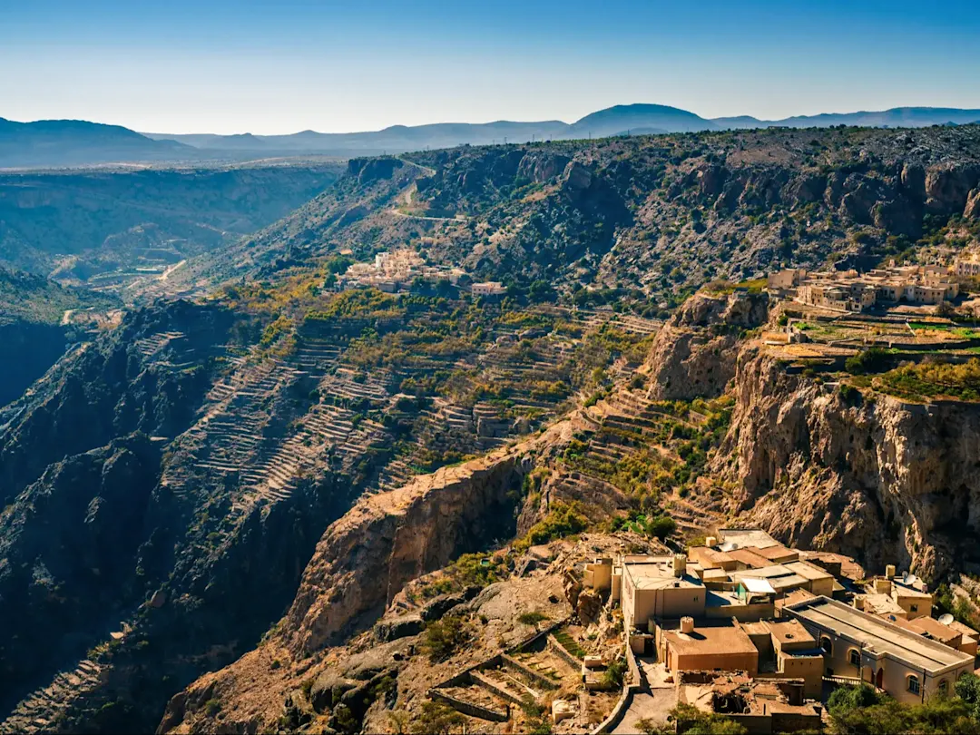 Atemberaubende Berglandschaft mit Terrassenfeldern. Al-Hamra, Ad Dakhiliyah, Oman.

