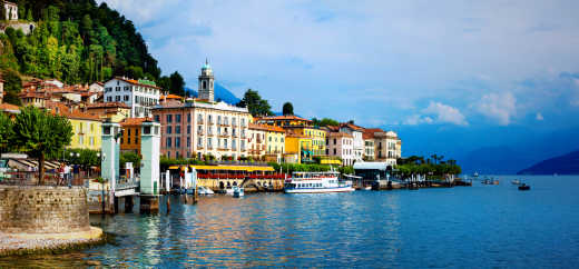 Blick auf die malerische Stadt Bellagio - bei einem Oberitalienische Seen Urlaub zu genießen