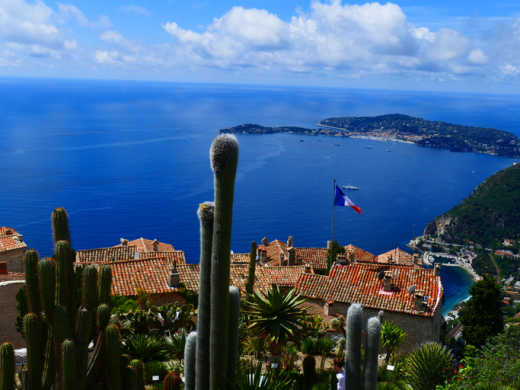 Bewundern Sie die Küstenlinie von Saint-Jean-Cap-Ferrat während Ihres Urlaubs in Nizza.