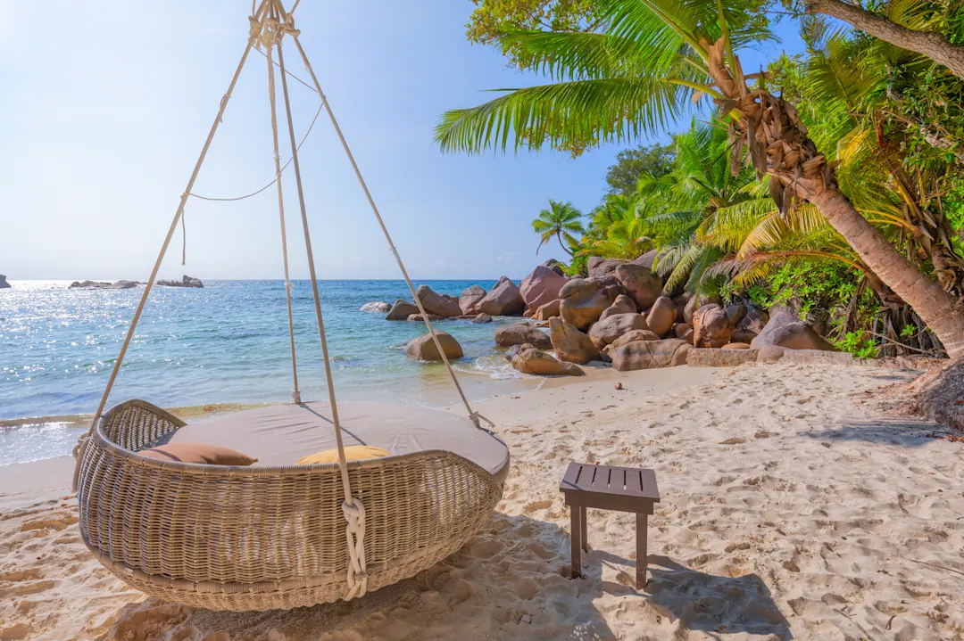Blick auf den Strand Petite Anse Kerlan, Praslin Insel, Seychellen.