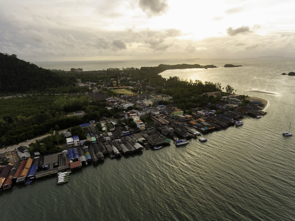 Vue aérienne du village de Saladan, Koh Lanta, Krabi, Thaïlande