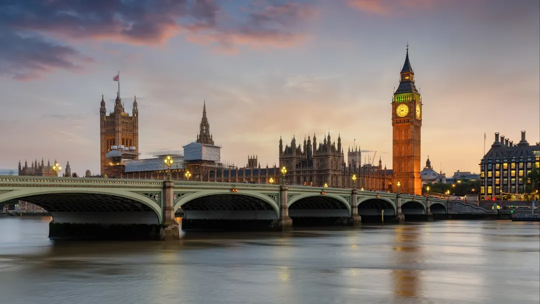 Der Westminster Palace und der Big Ben Uhrturm in London, England. 