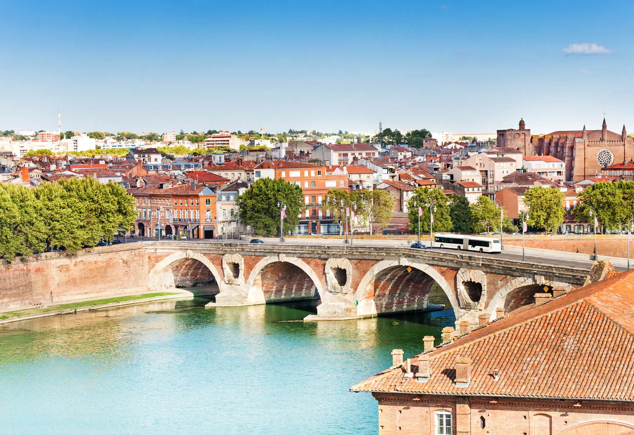 Verbringen Sie Ihren Urlaub in Toulouse, das den Spitznamen "die rosa Stadt" trägt.