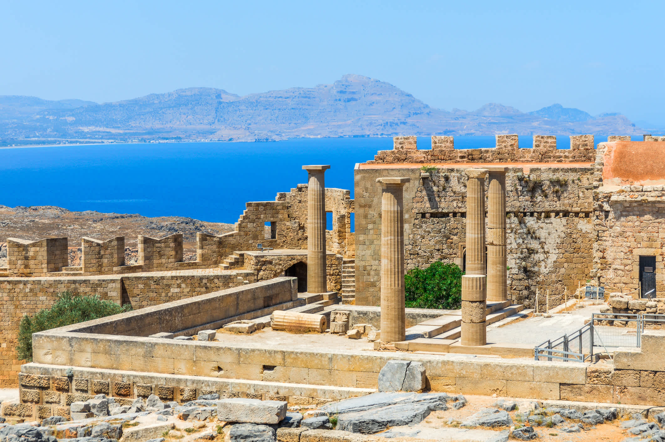 Vue sur l'Acropole de Lindos à Rhodes, Grèce