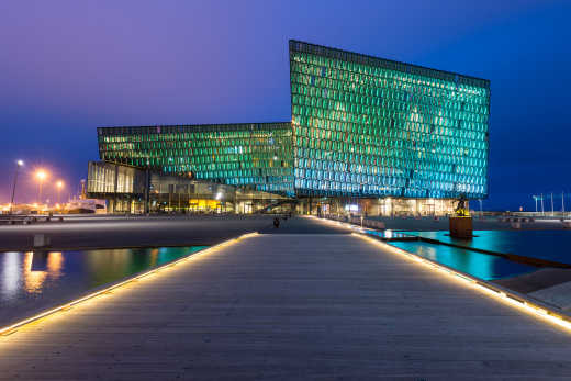 Ein architektonisches Highlight in Reykjavík: das Konzerthaus und Konferenzzentrum Harpa