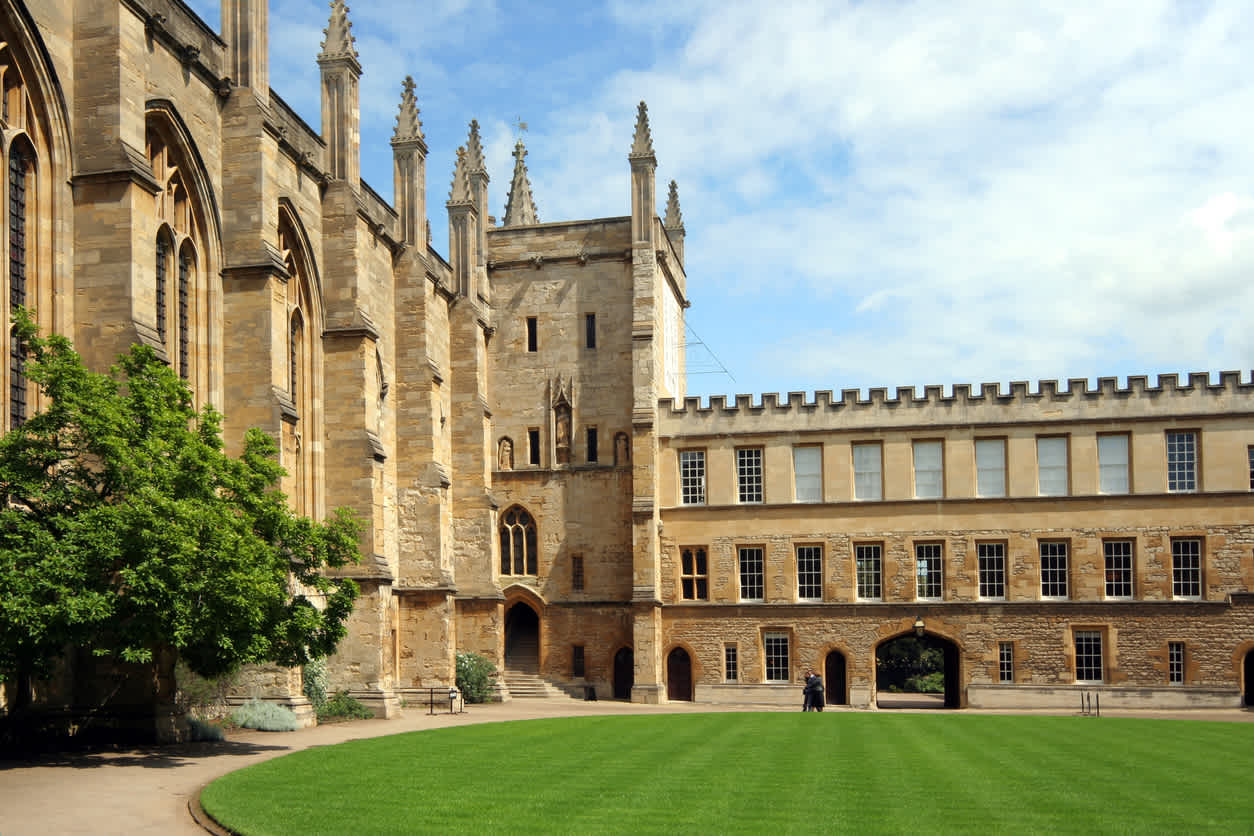 Cours et jardins de Oxford University College à Oxford, en Angleterre
