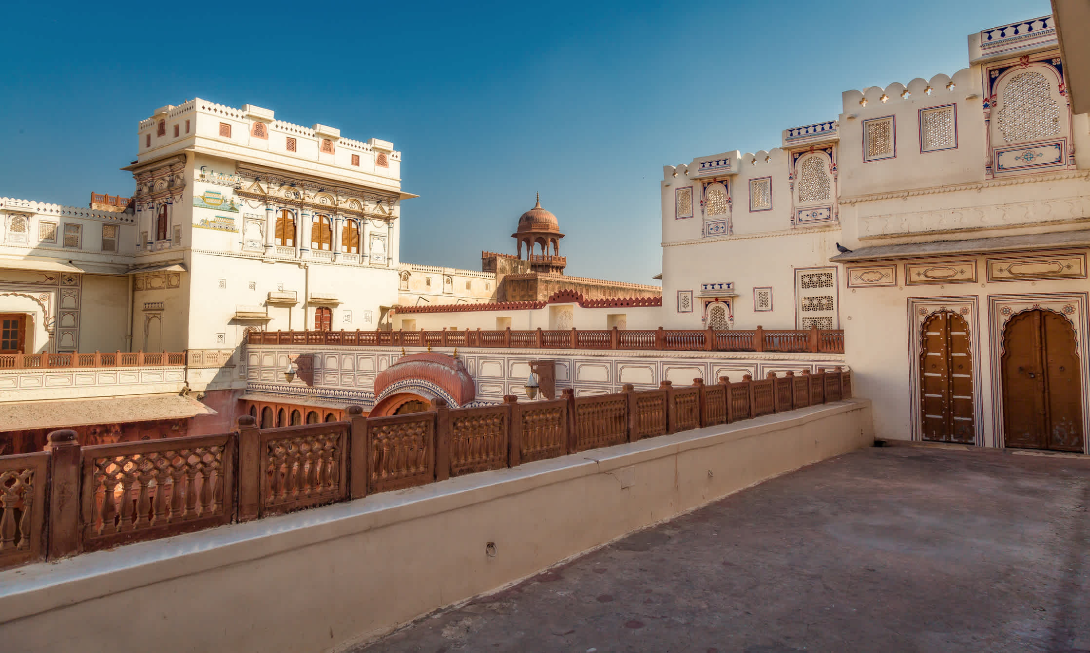 Das Junagarh Fort in Bikaner Rajasthan mit weißen Marmorstein und beeindruckender Innenarchitektur